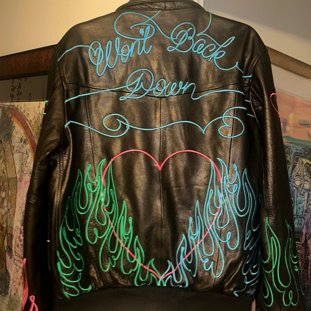 UNDERSTATED LEATHER Jacket with Pink Heart Embroidery “WONT BACK DOWN”🥷🤍 - Picture 2 of 10